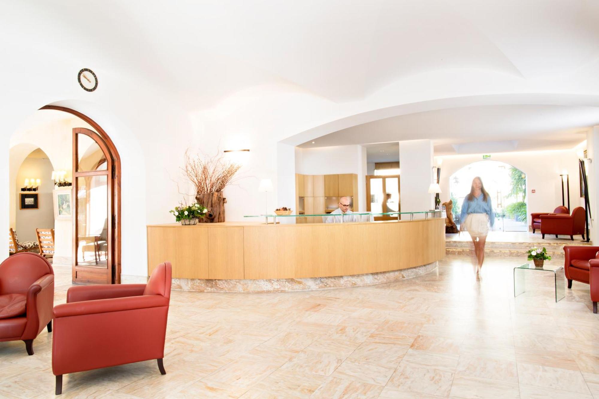 Le Grand Hotel Молич Экстерьер фото