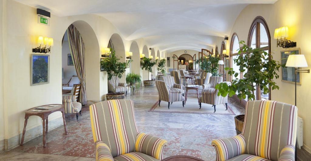 Le Grand Hotel Молич Экстерьер фото